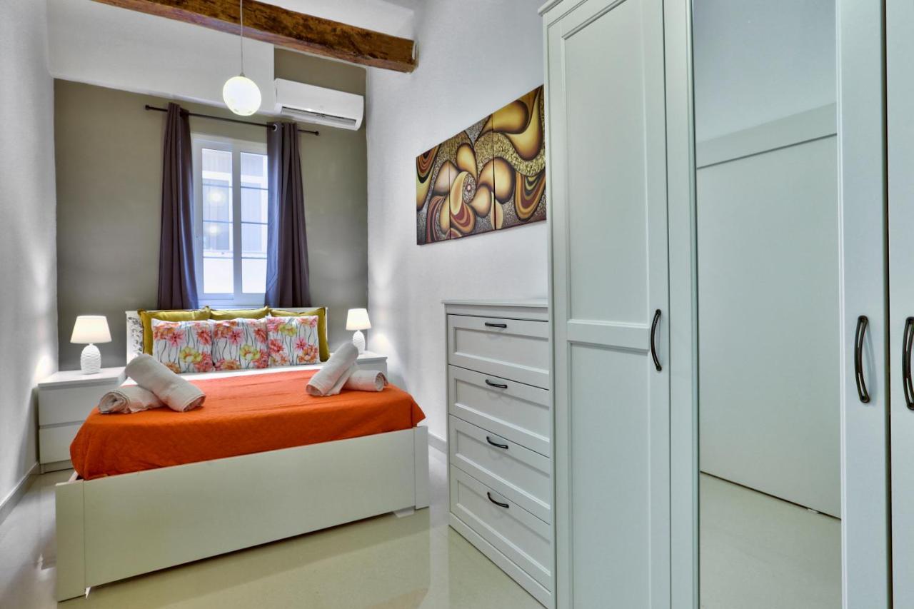 Charming Valletta 1 Bedroom Apartment Off Republic Street Sleeps 4 Екстер'єр фото